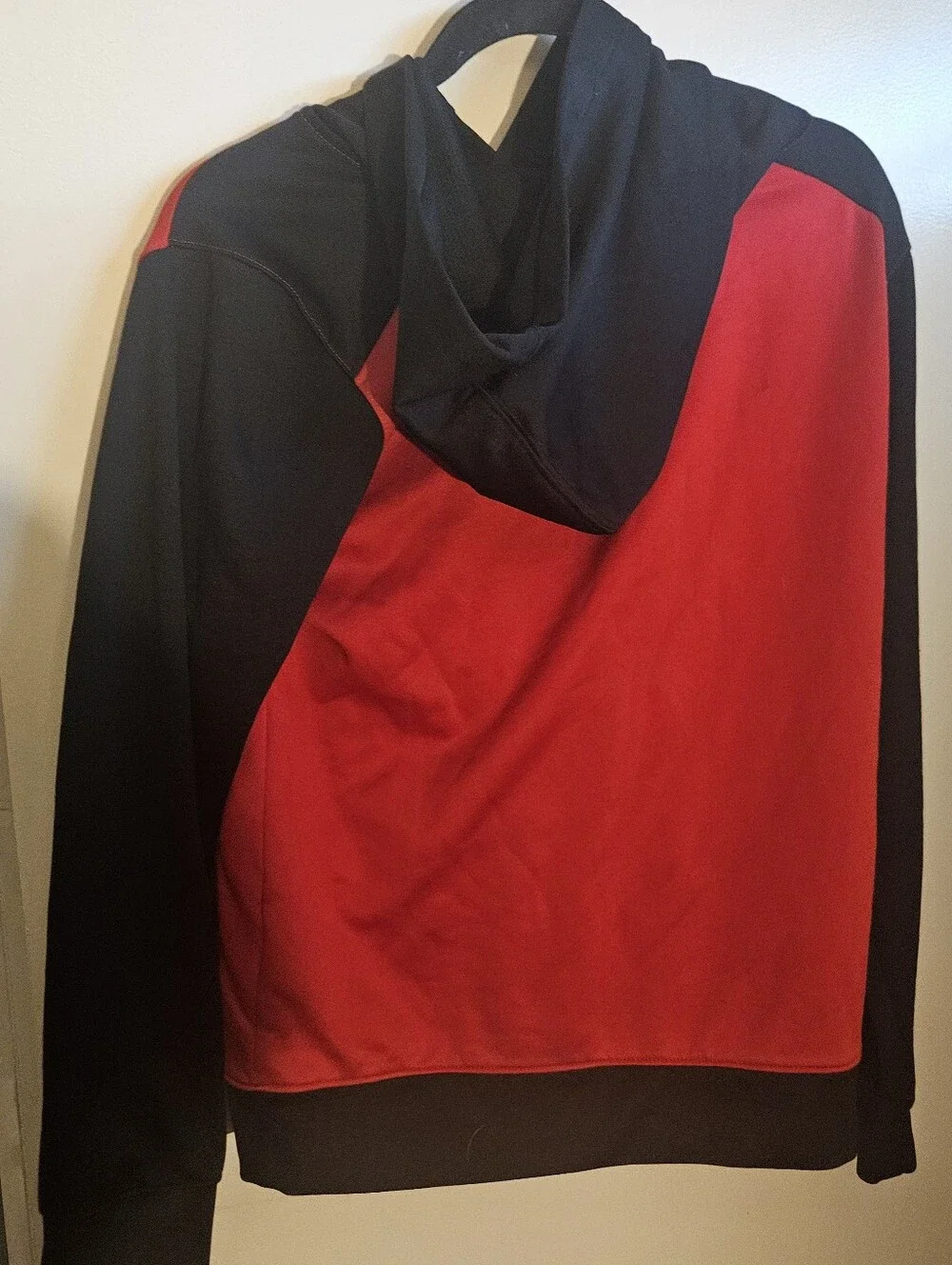Nike Kids Crewneck Sweatshirt in Red and Black with Air Logo (XL)